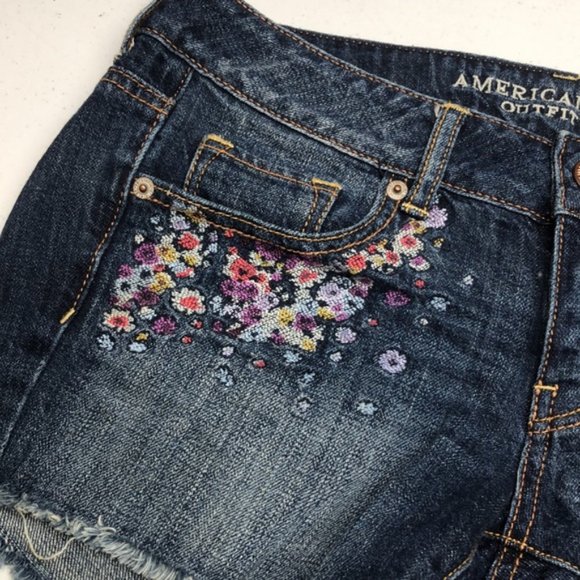 LIKE NEW FACTORY EMBROIDERED AMERICAN EAGLE JEAN SHORTS W4/27 🦅 - Picture 2 of 9